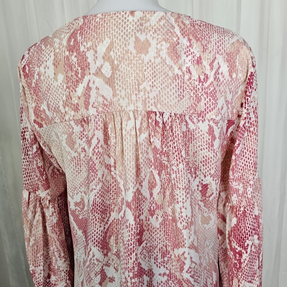 Cabi Bethany Pink White Snake Print Balloon Sleeve Blouse V-Neck Size Medium - Picture 8 of 10